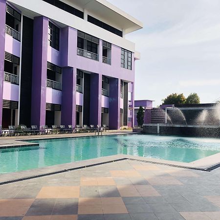 Kyriad Sadurengas Hotel Tanah Grogot Buitenkant foto