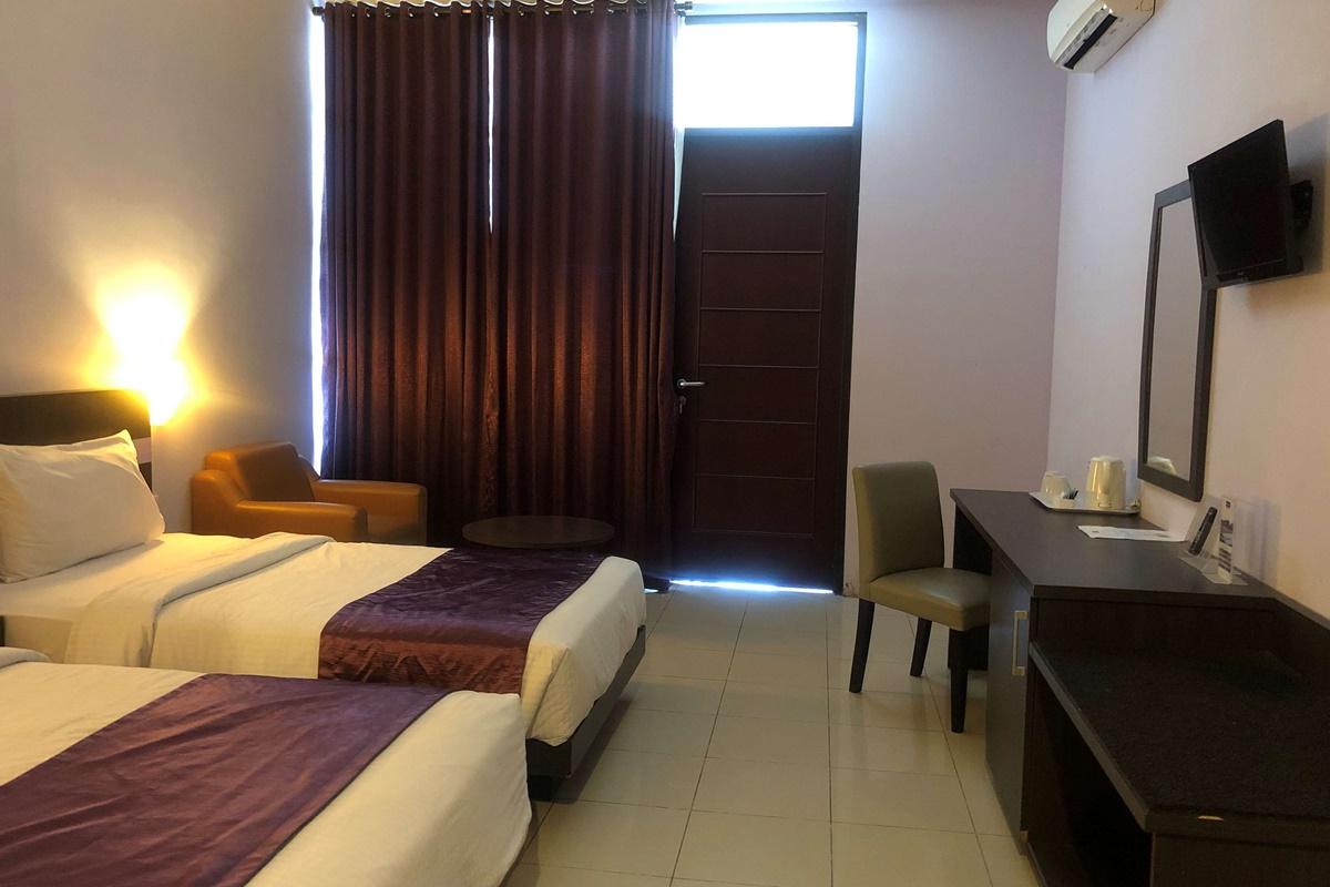 Kyriad Sadurengas Hotel Tanah Grogot Buitenkant foto