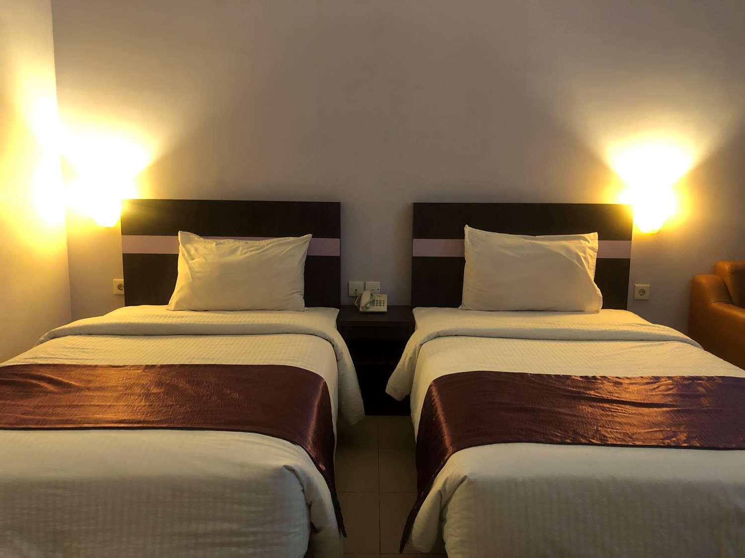 Kyriad Sadurengas Hotel Tanah Grogot Buitenkant foto