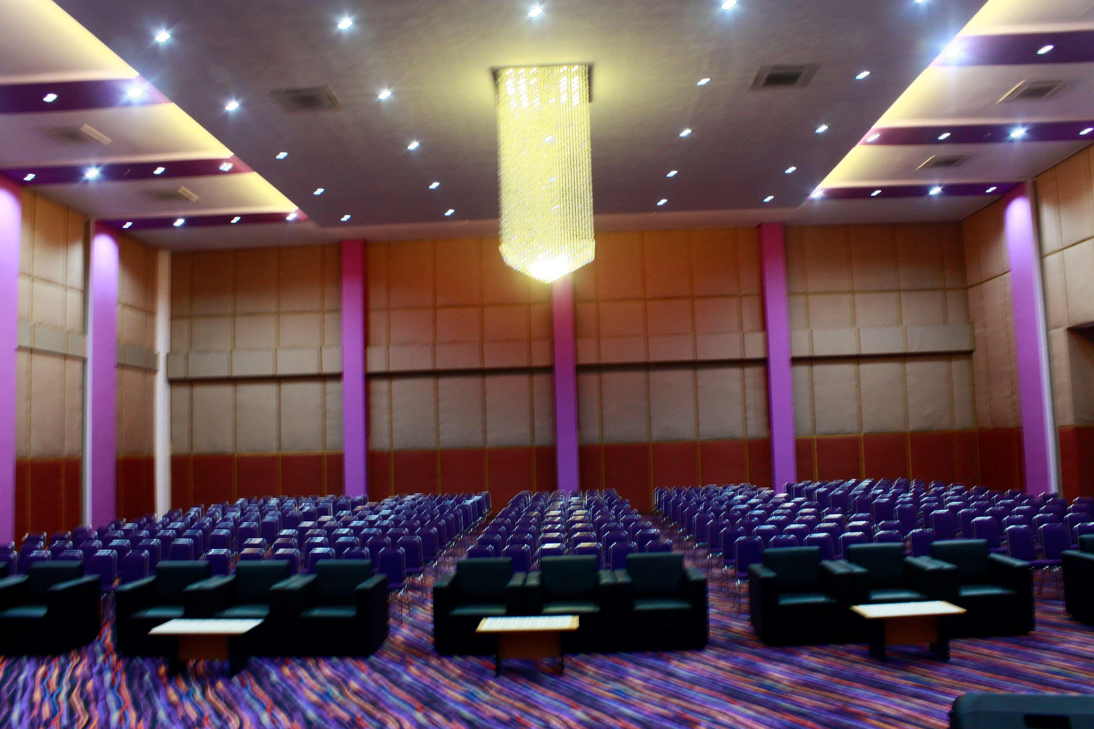 Kyriad Sadurengas Hotel Tanah Grogot Buitenkant foto