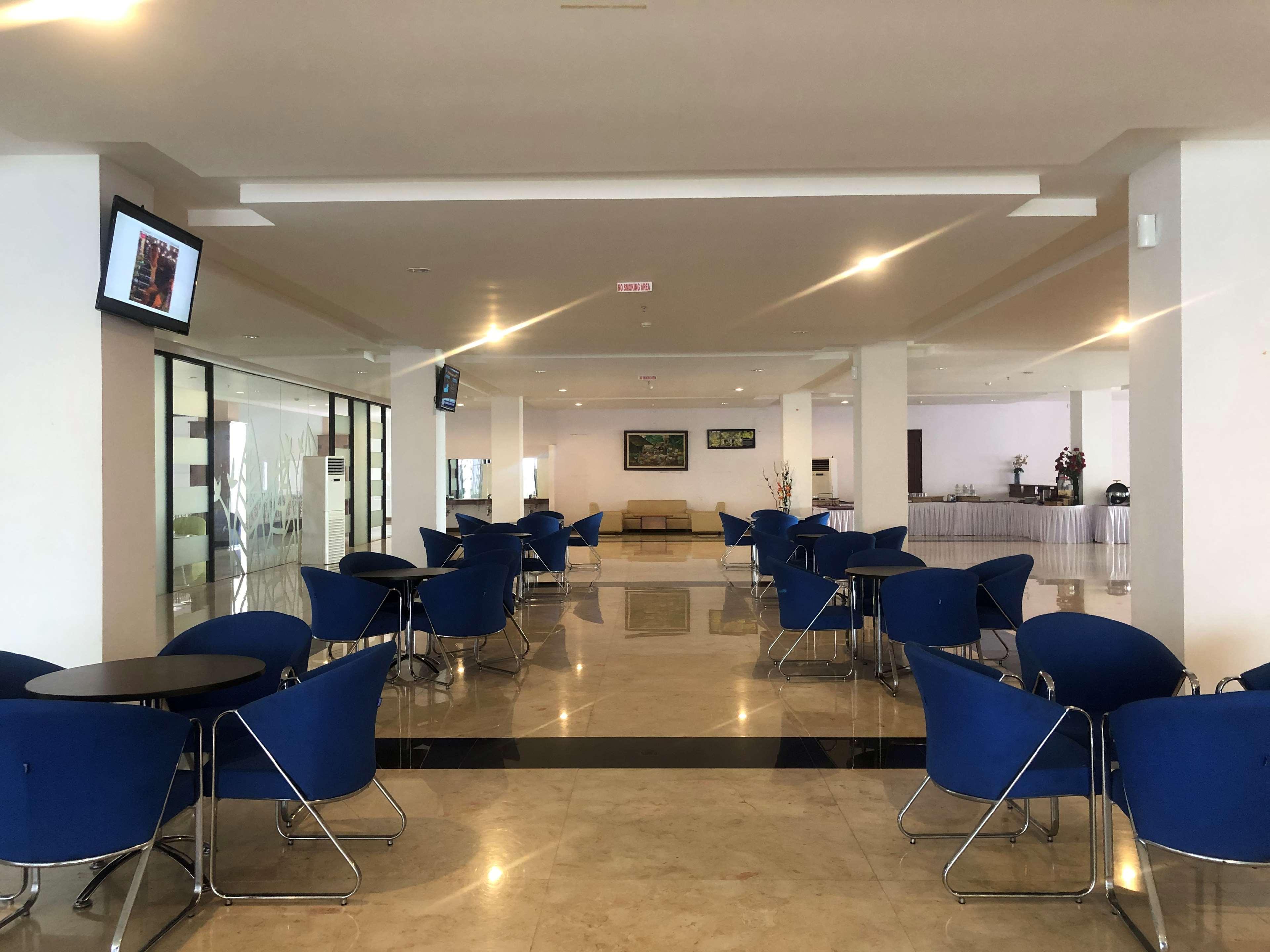 Kyriad Sadurengas Hotel Tanah Grogot Buitenkant foto