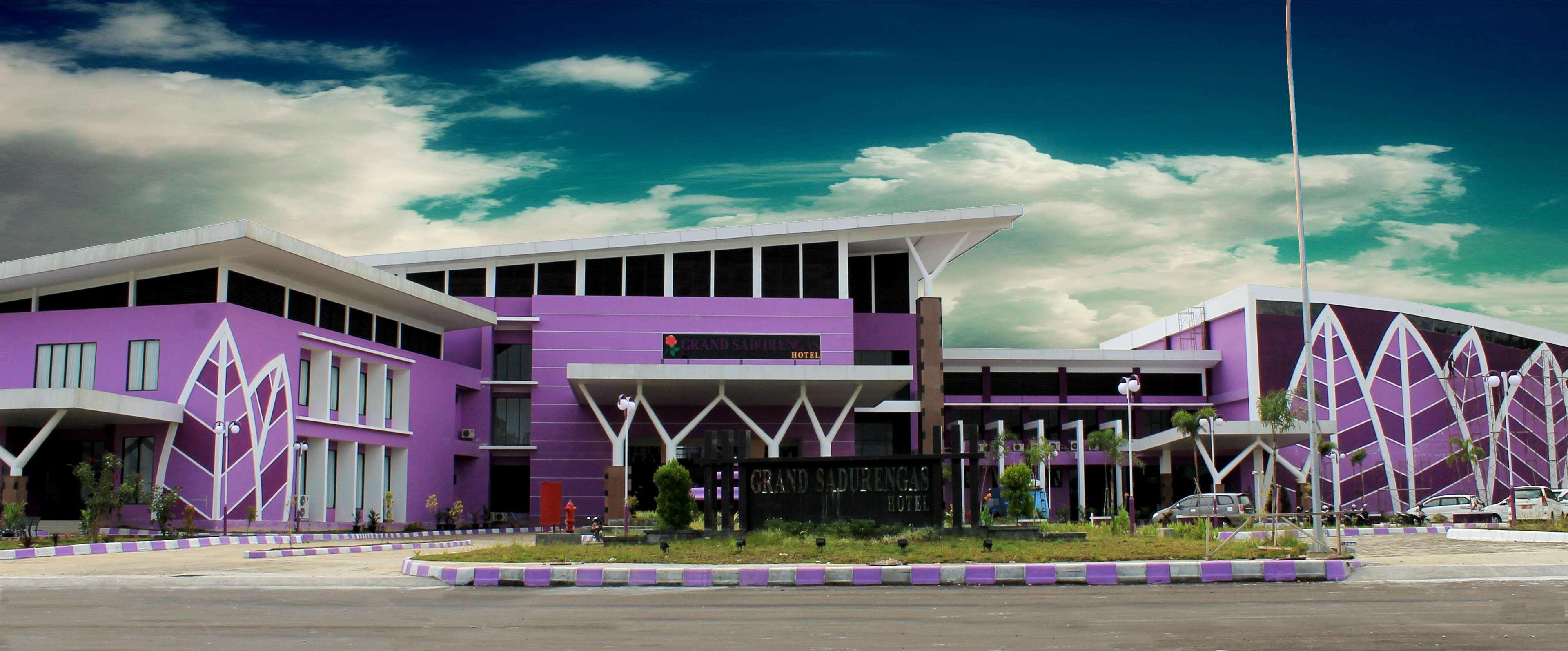 Kyriad Sadurengas Hotel Tanah Grogot Buitenkant foto