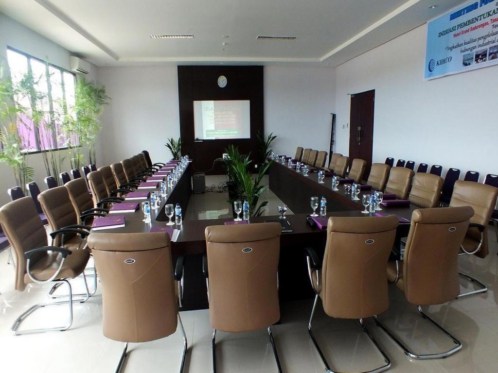 Kyriad Sadurengas Hotel Tanah Grogot Buitenkant foto