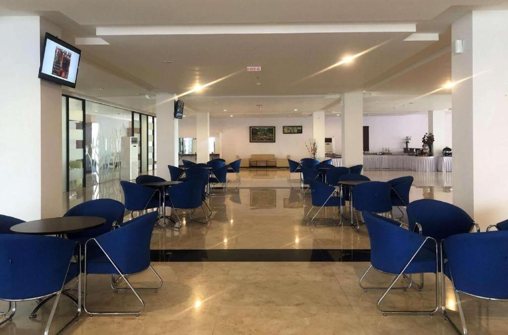 Kyriad Sadurengas Hotel Tanah Grogot Buitenkant foto