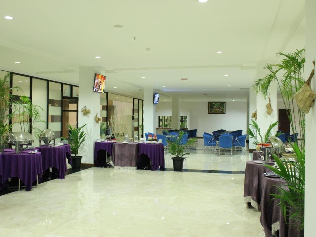 Kyriad Sadurengas Hotel Tanah Grogot Buitenkant foto